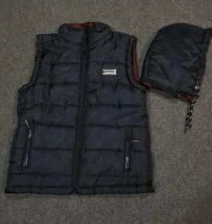 172-170-440526-product-1.webp Black Sleeveless Puffer Jacket with Hood for Men