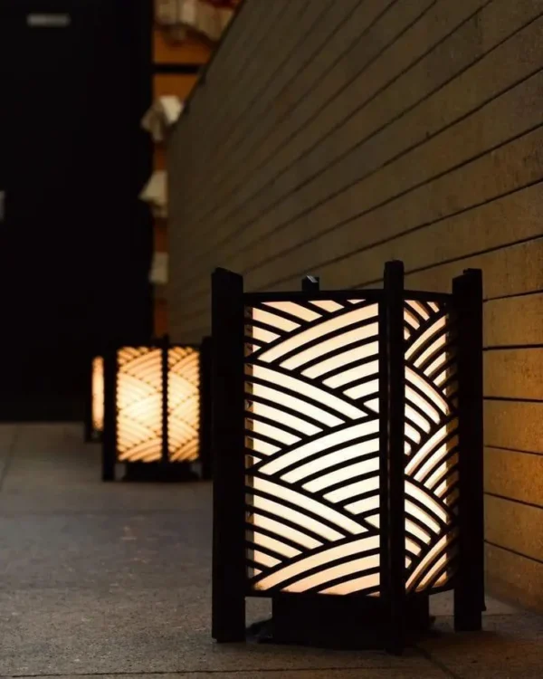 1261-408-675494-product-1.webp Black Wooden Side Table Lamp with Golden Glow